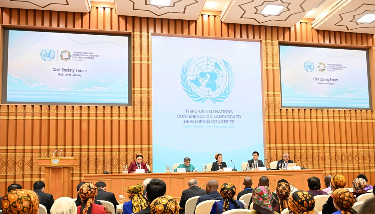 На побережье Каспийского моря начал работу Форум гражданского общества